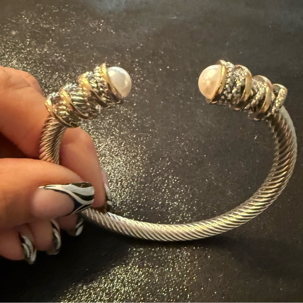 Luxury design open work stainless steel bangle with pearls and gold/silver tones